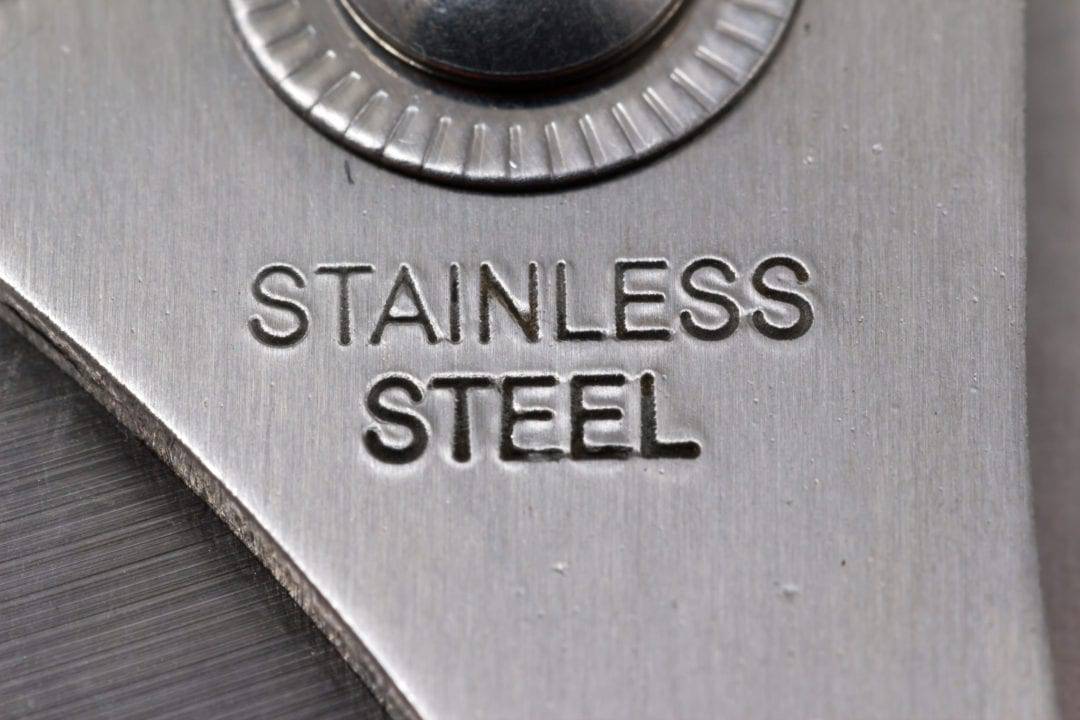 Steel перевод. Stainless Steel логотип. Надписи на нержавейке. Steel надпись. Stainless Steel надпись.